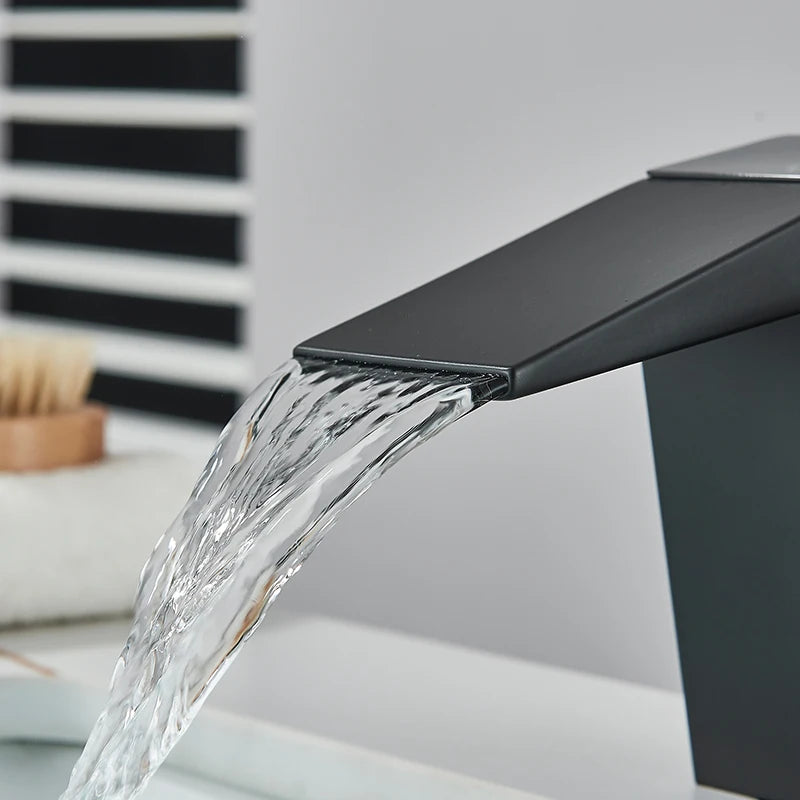 Smart LED Temperature Display Basin Faucet